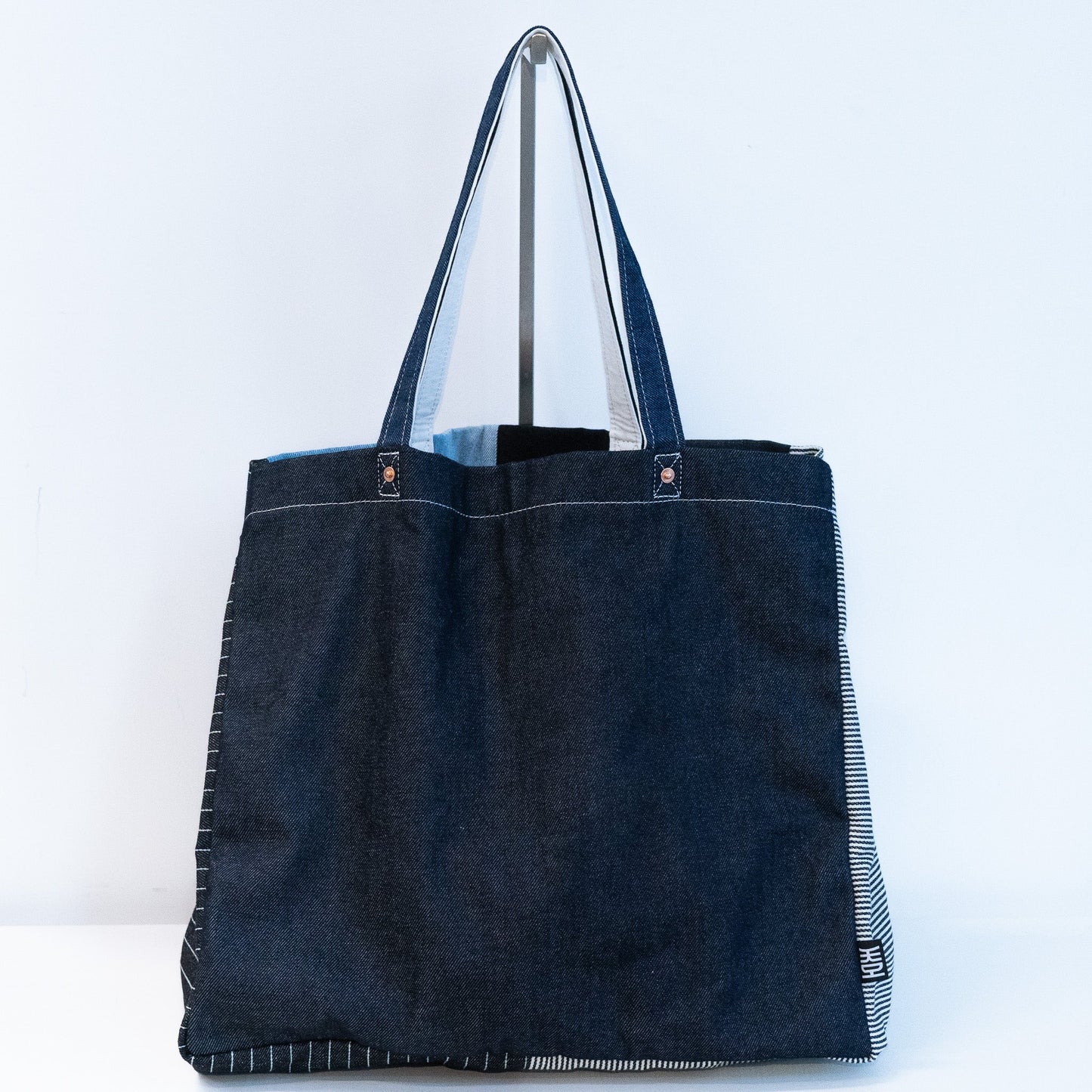 "Art in Wan Chai" Tote Bag Designed by So Miu So