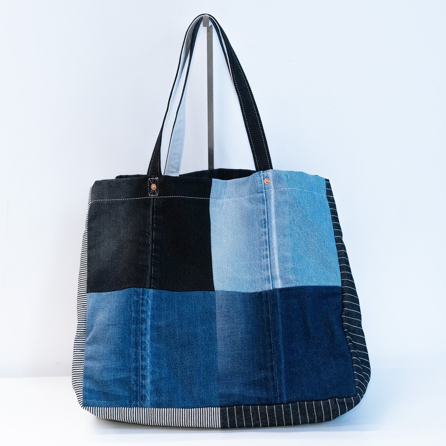 "Art in Wan Chai" Tote Bag Designed by So Miu So
