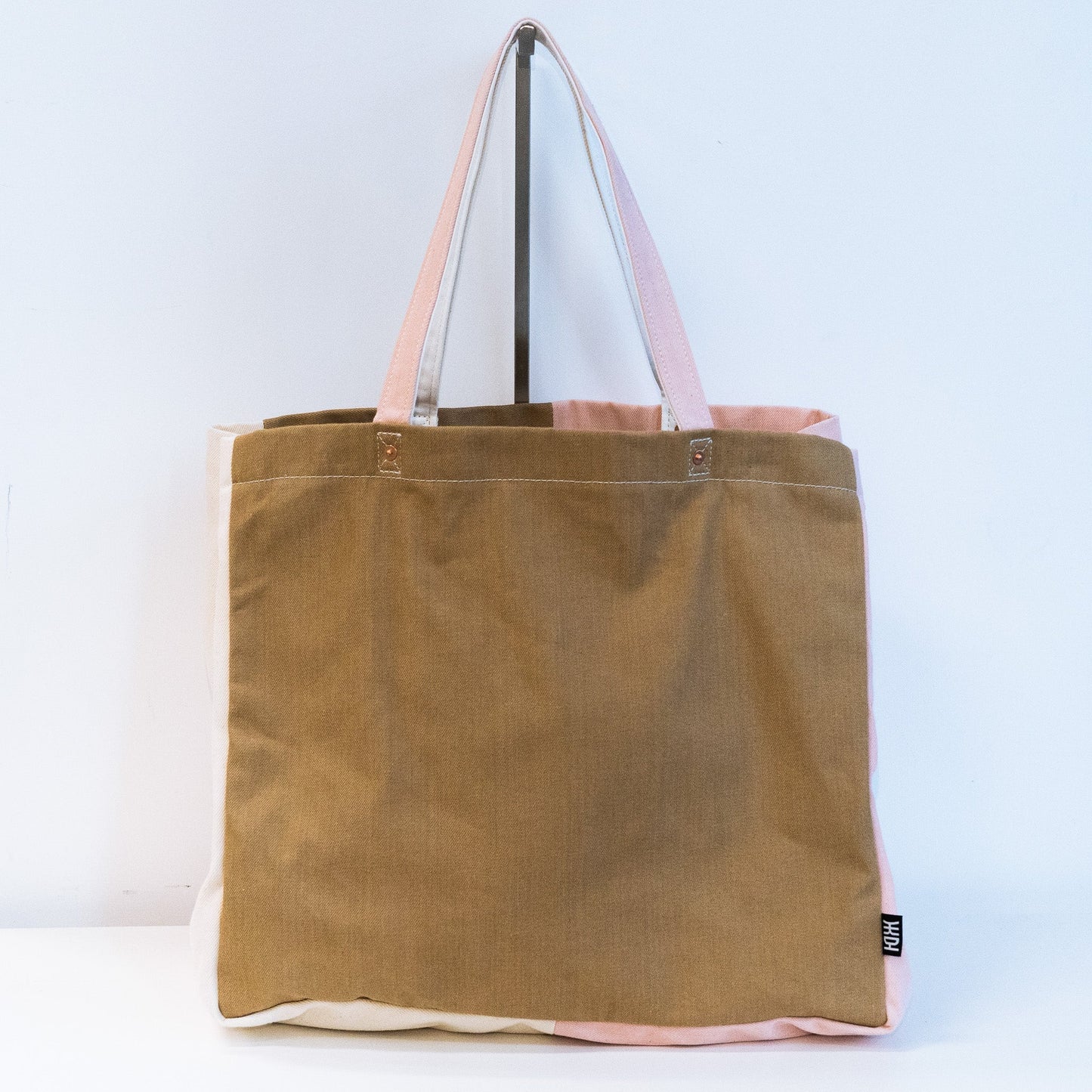 "Art in Wan Chai" Tote Bag Designed by So Miu So