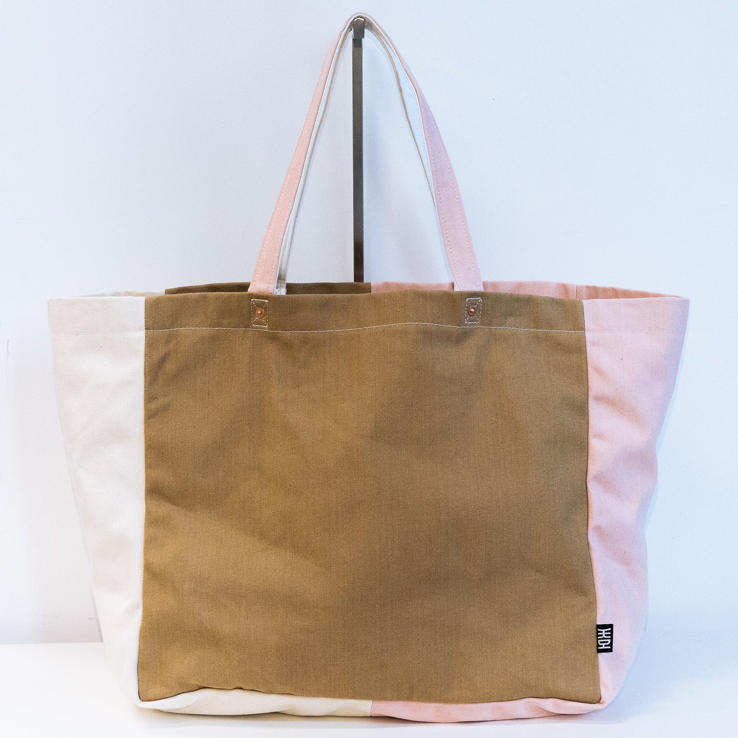 "Art in Wan Chai" Tote Bag Designed by Fong Tsz Ho