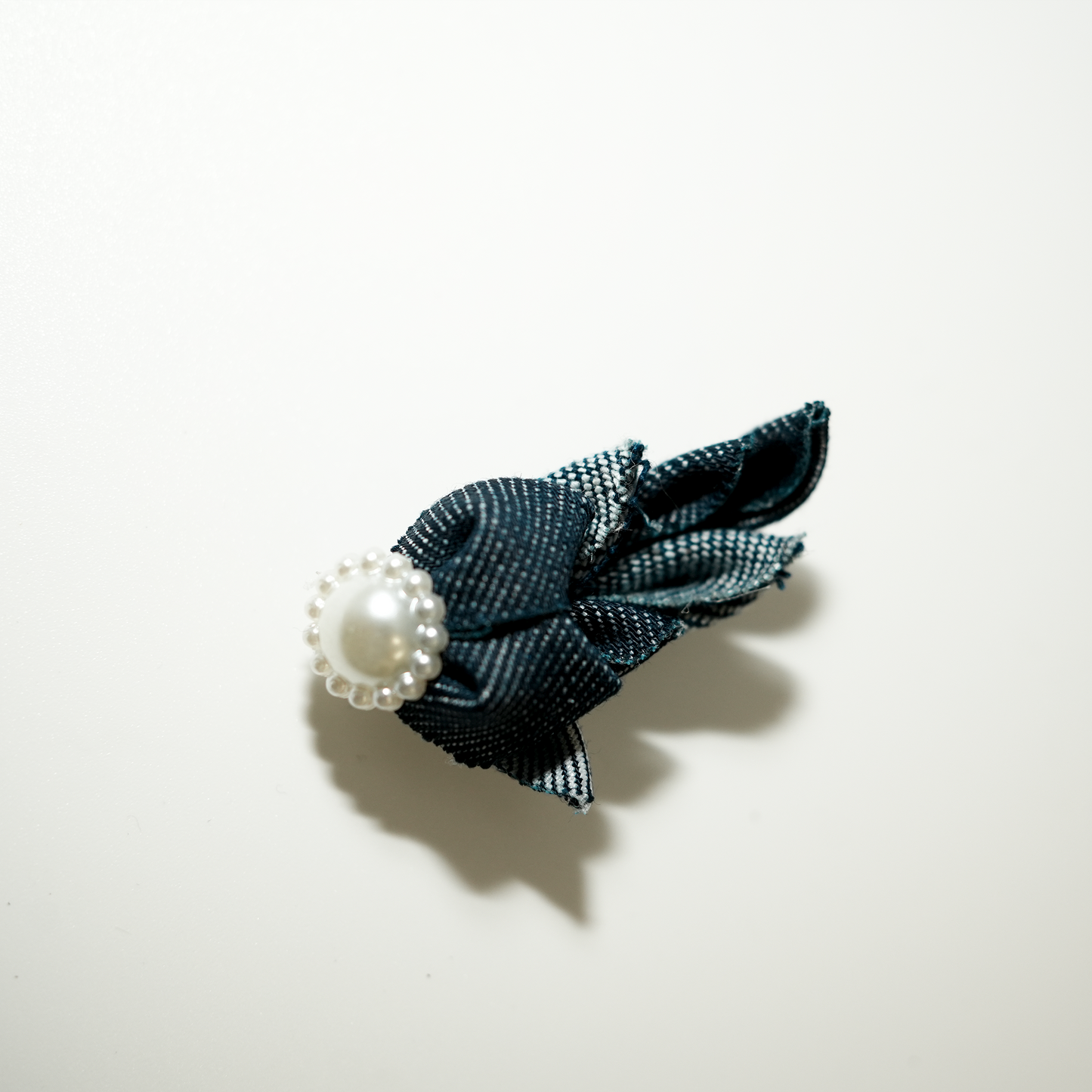 Livre_ Denim Wing Brooch