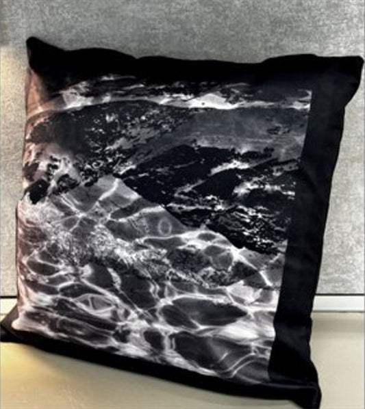 靠山 3 Cushion Cover with filling