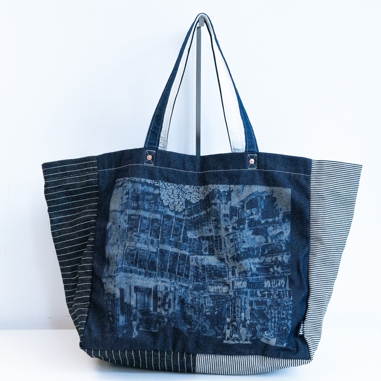 "Art in Wan Chai" Tote Bag Designed by Fong Tsz Ho